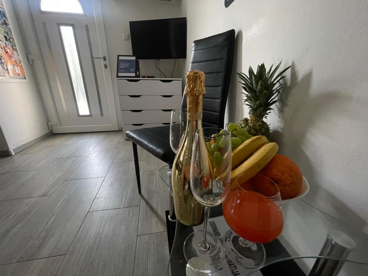 Apartment Matijas, 3 Bedroom Apt With Terrace And Parking Split Kültér fotó